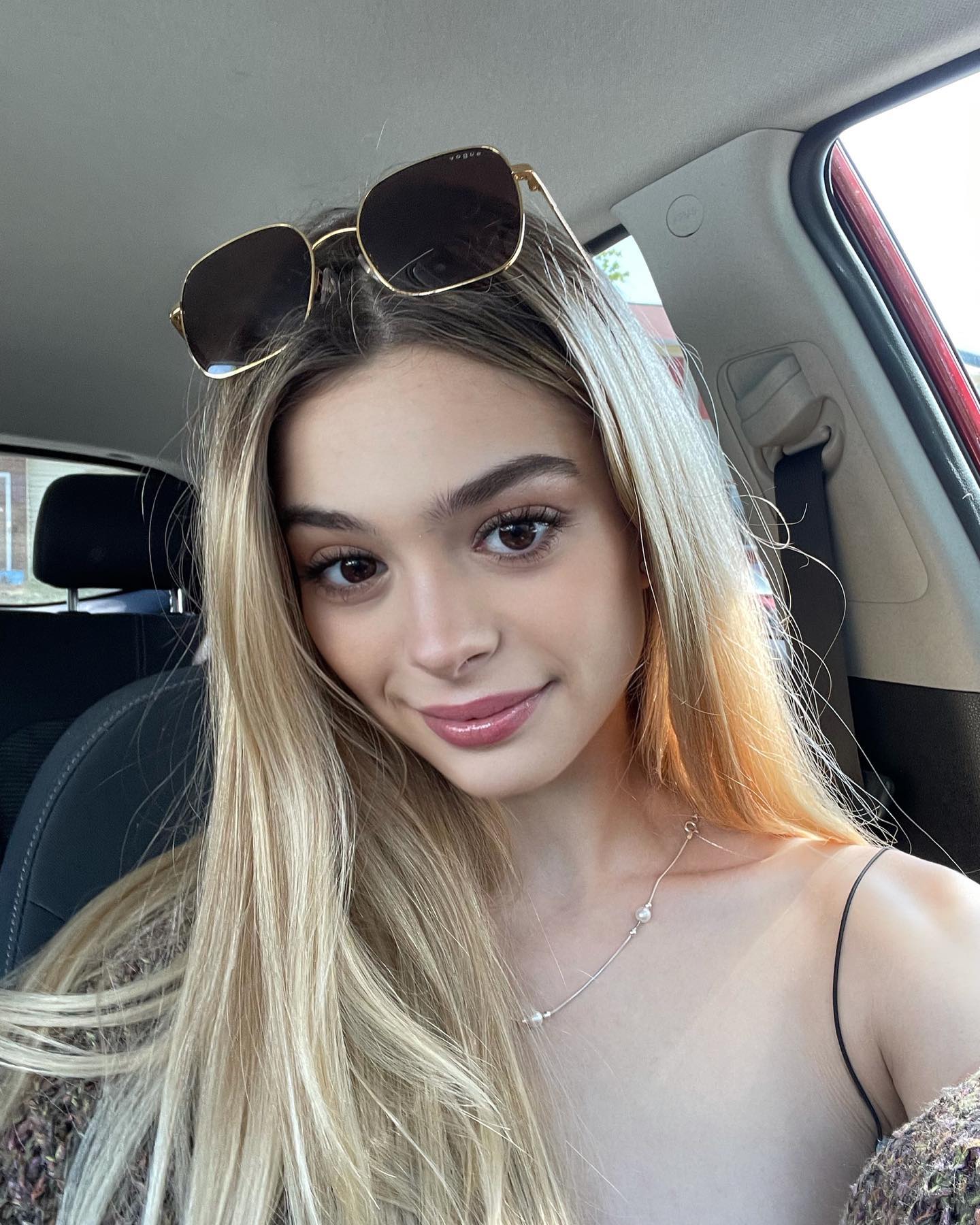 Molly Little Bio, Age, Career, Net Worth, Height, Education,